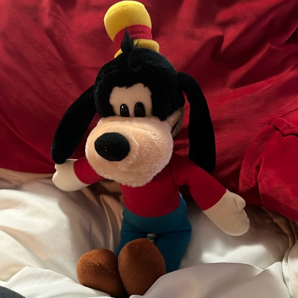 Vintage Goofy Plush Disneyland Walt Disney World 14” Stuffed Animal.